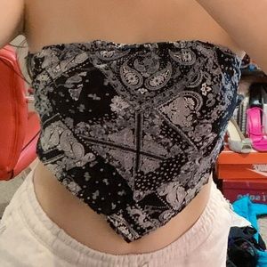 Super cute and comfy bandana top 🖤